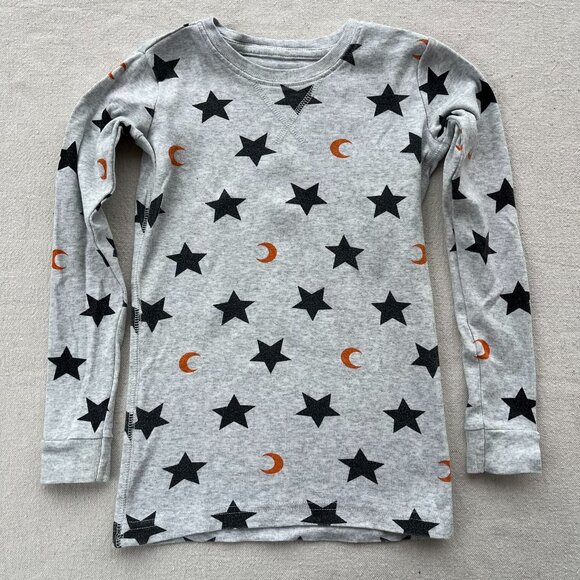 Primary Organic Star Print PJ Top & Pants, Heather Silver/Black Stars, Size 6-7 - Picture 2 of 9